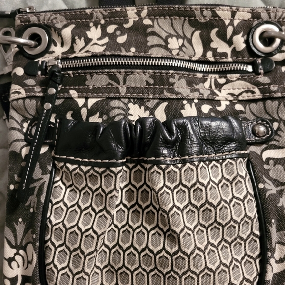 Vintage Fossil boho crossbody purse. Roomy, multiple pockets - Picture 9 of 12